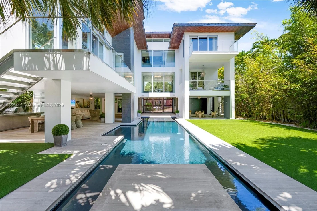 Photo of 545 SABAL PALM