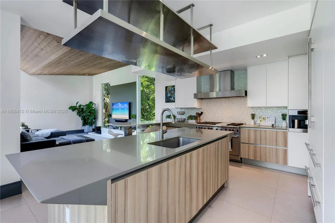 Photo of 545 SABAL PALM