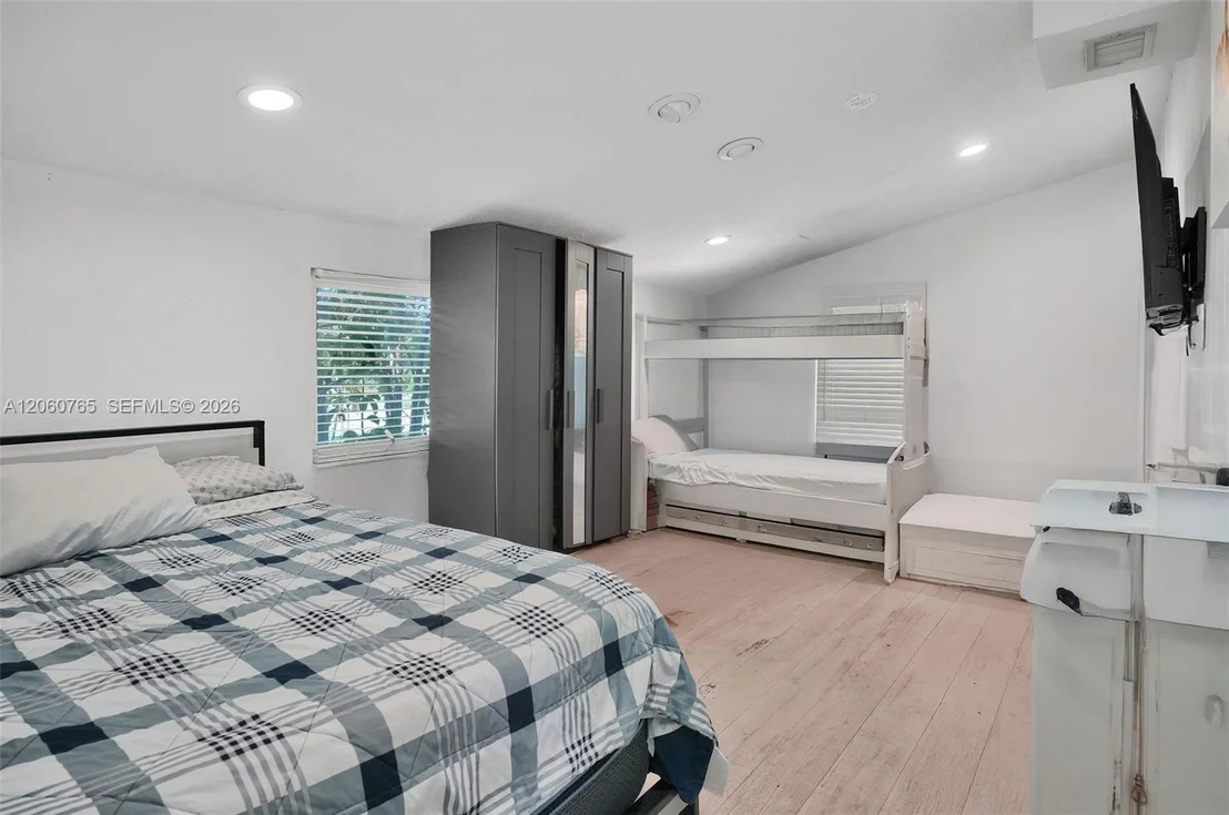Photo of 201 N 68th Way