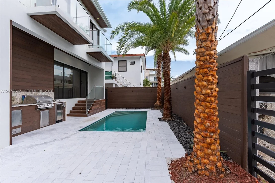 Photo of 5601 N Ocean Dr