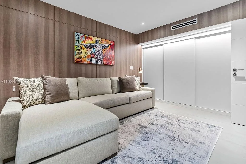 Photo of 4095 Battersea Rd