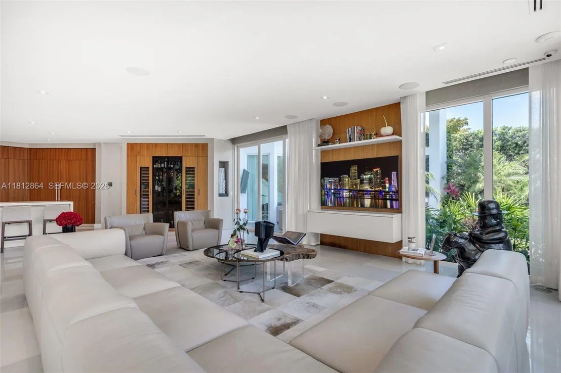Photo of 420 Island Dr