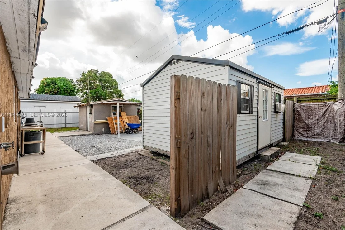 Photo of 750 NE 4th Pl