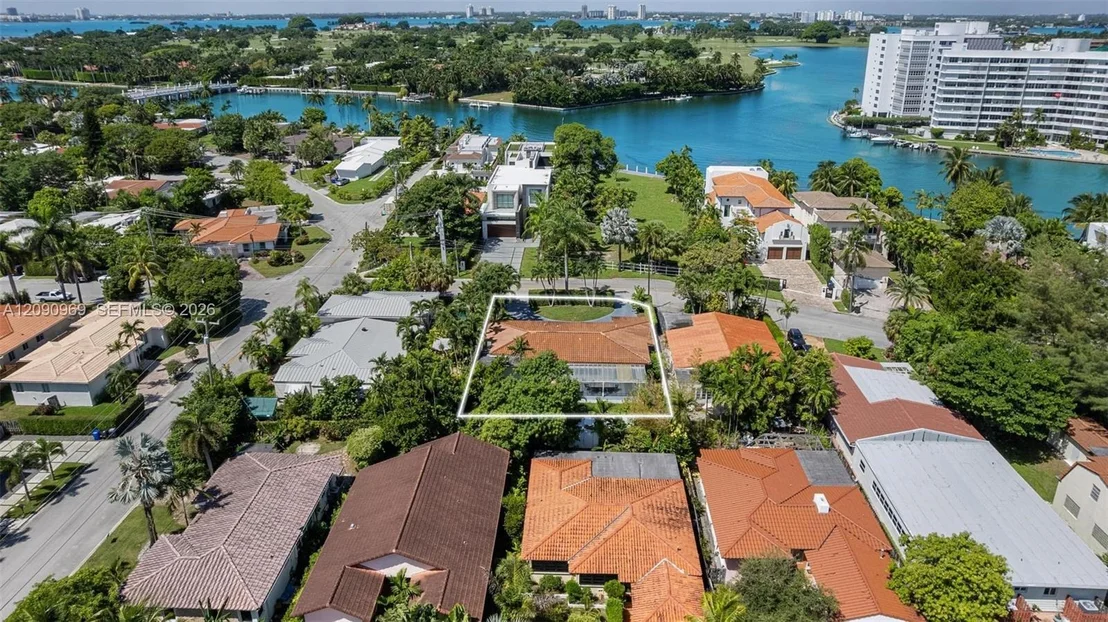 Photo of 9217 Bay Dr