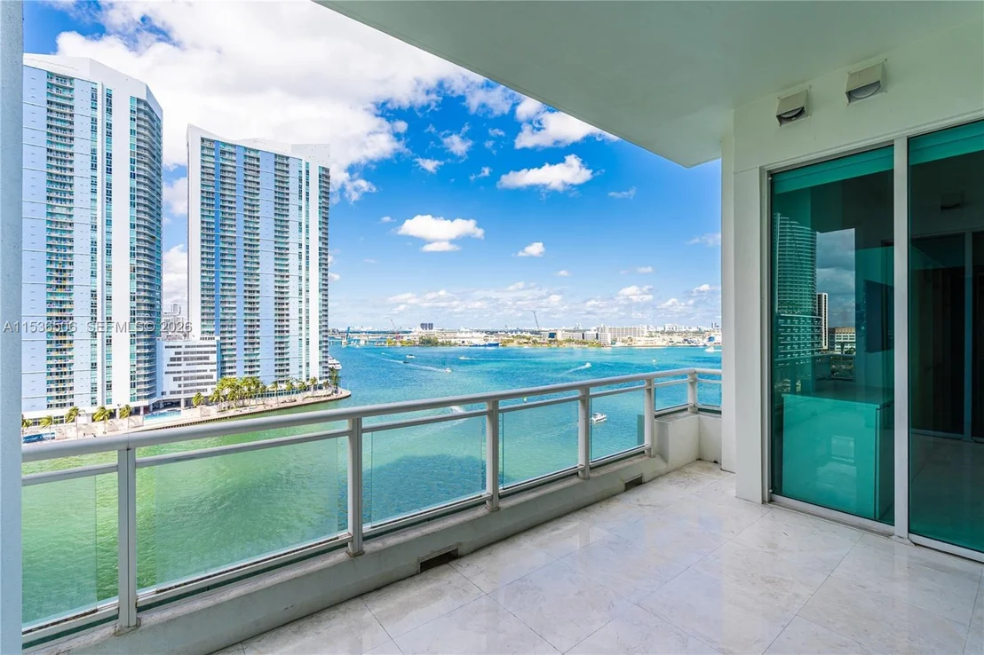 Photo of Unit 1002 at 900 Brickell Key Blvd