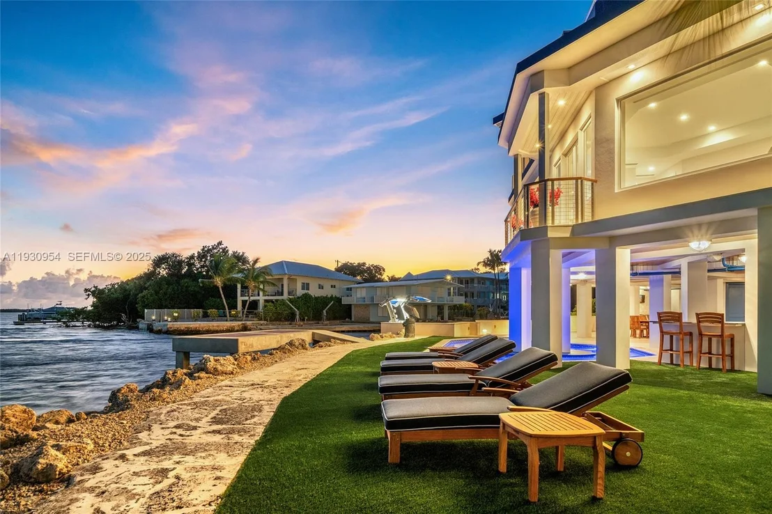 Photo of 180 Pompano Dr