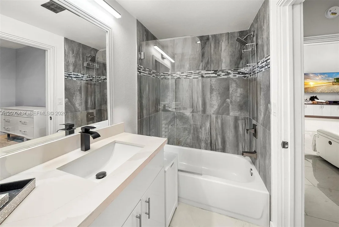 Photo of 507 Palm Dr