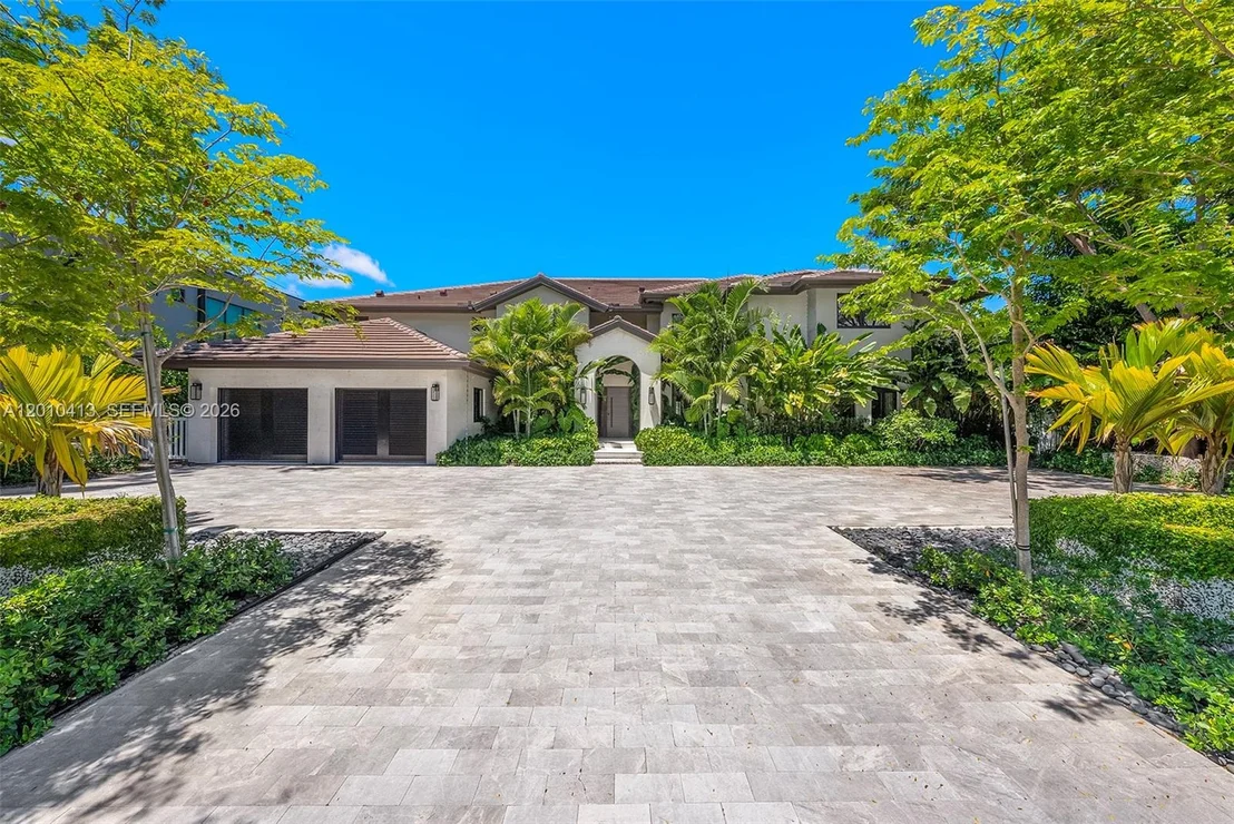 Photo of 110 Holiday Dr