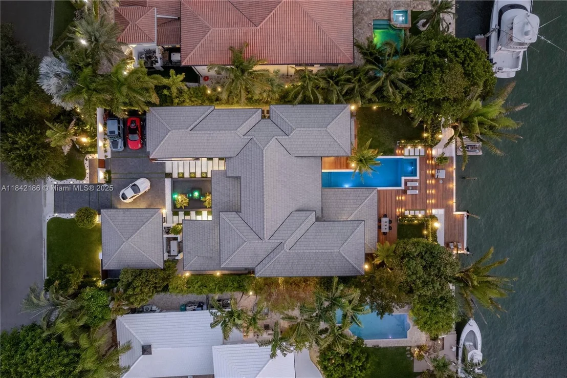 Photo of 4241 Palm Ln