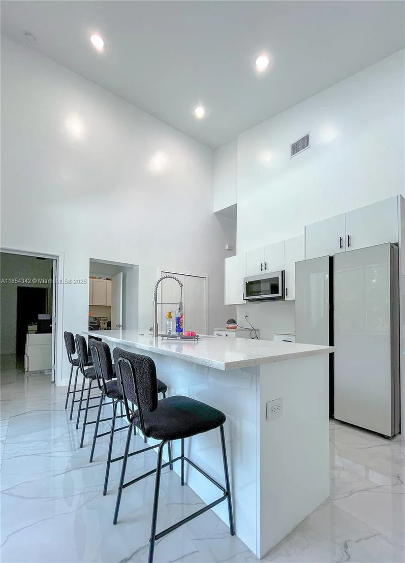 Photo of 395 Pace Avenue