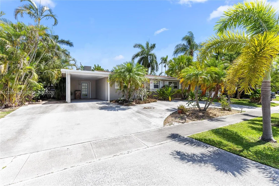 Photo of 809 SE 14th Dr