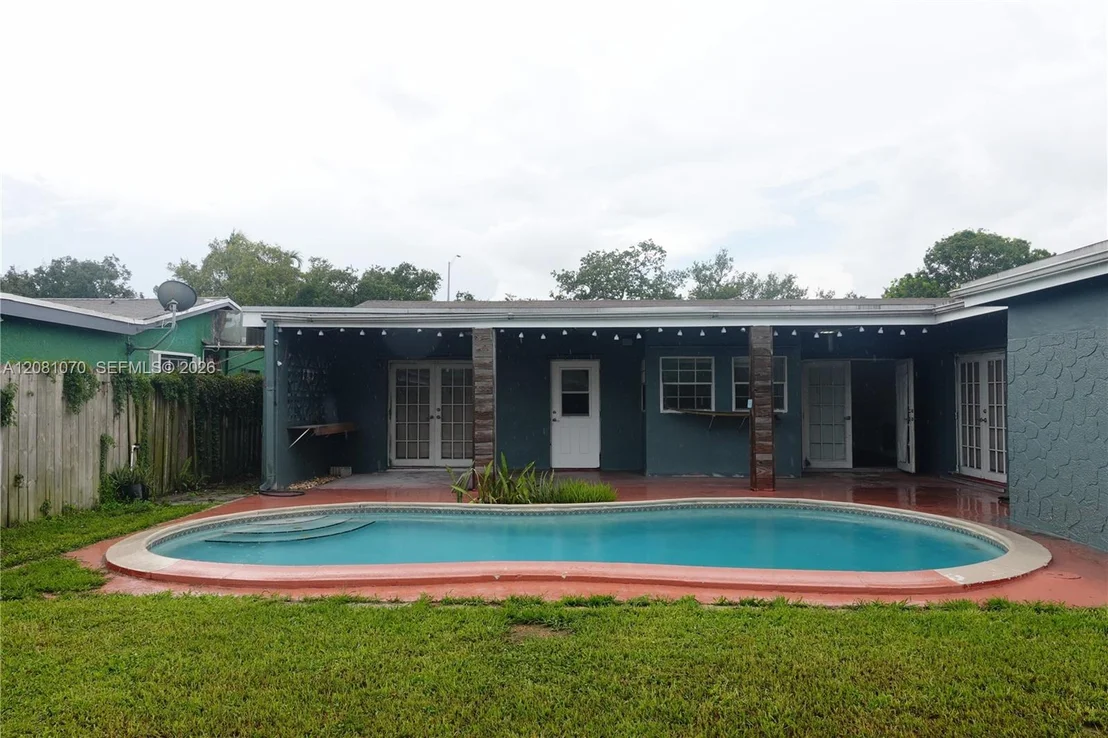 Photo of 2081 Utopia Dr