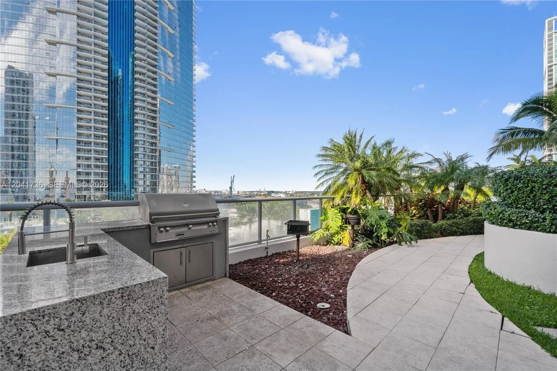 Photo of Unit 2101 at 888 Biscayne Blvd