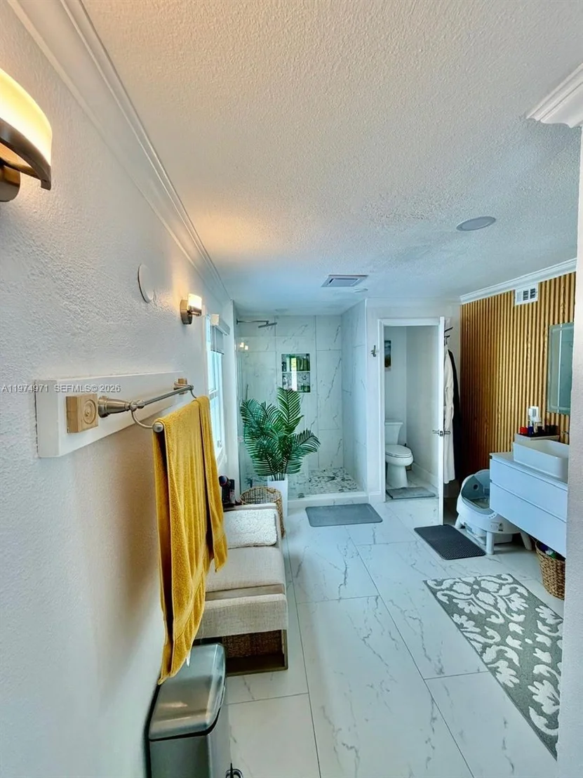 Photo of 212 Banyan Ln