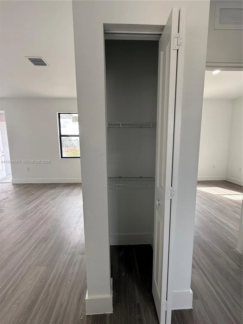 Photo of 1048 Jay Ct