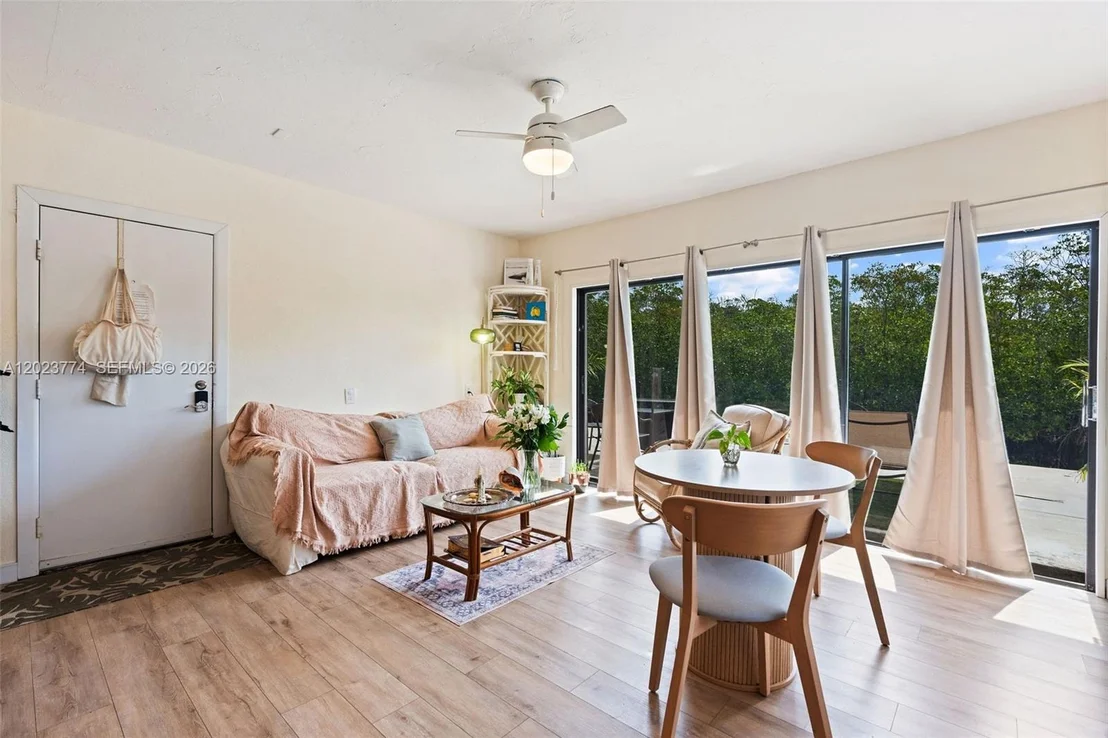 Photo of 365 Loeb ave