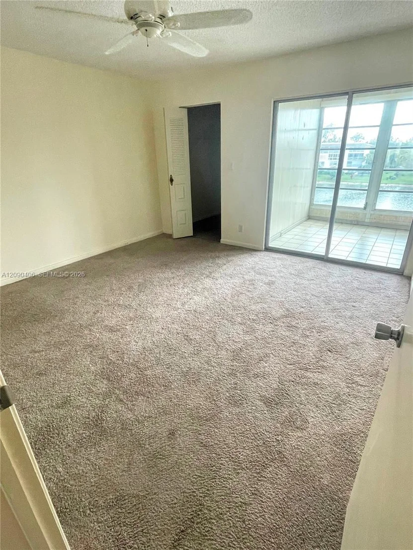 Photo of Unit D4 at 1902 Bermuda Cir