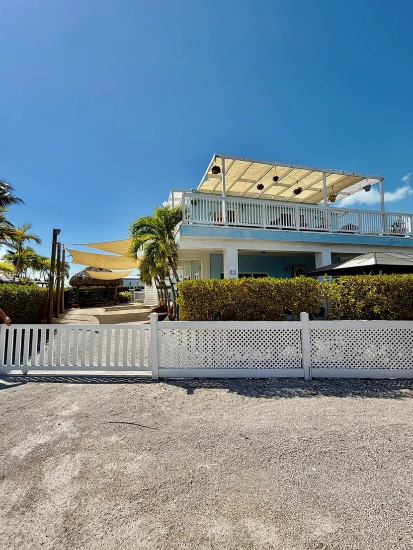 Photo of 212 Banyan Ln