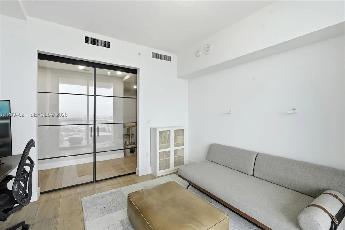 Photo of Unit 4103 at 244 Biscayne Blvd
