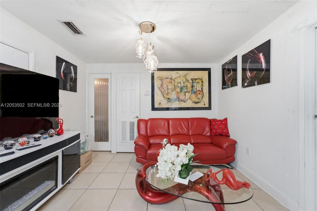 Photo of 419 SE 3rd St