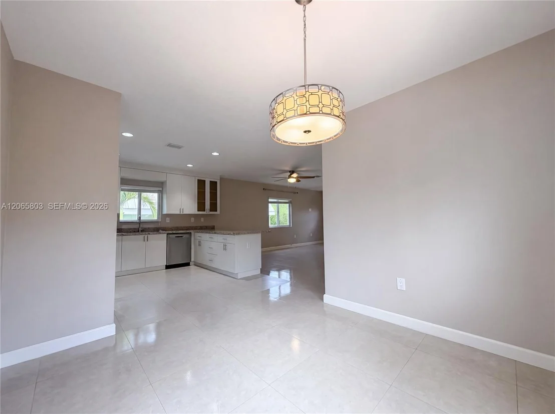 Photo of 17 Lakeview Dr