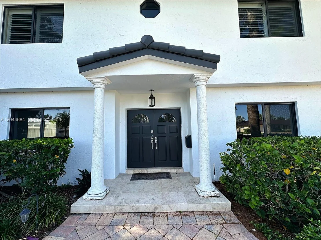 Photo of 2445 SE 8th St