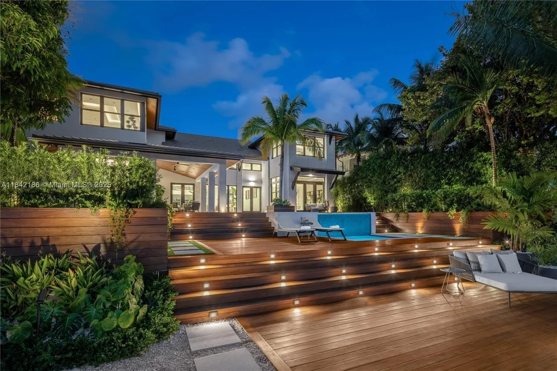 Photo of 4241 Palm Ln