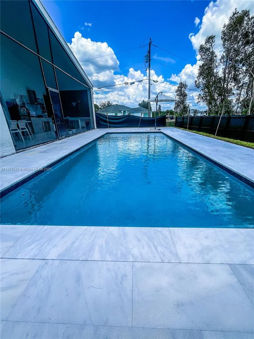 Photo of 395 Pace Avenue