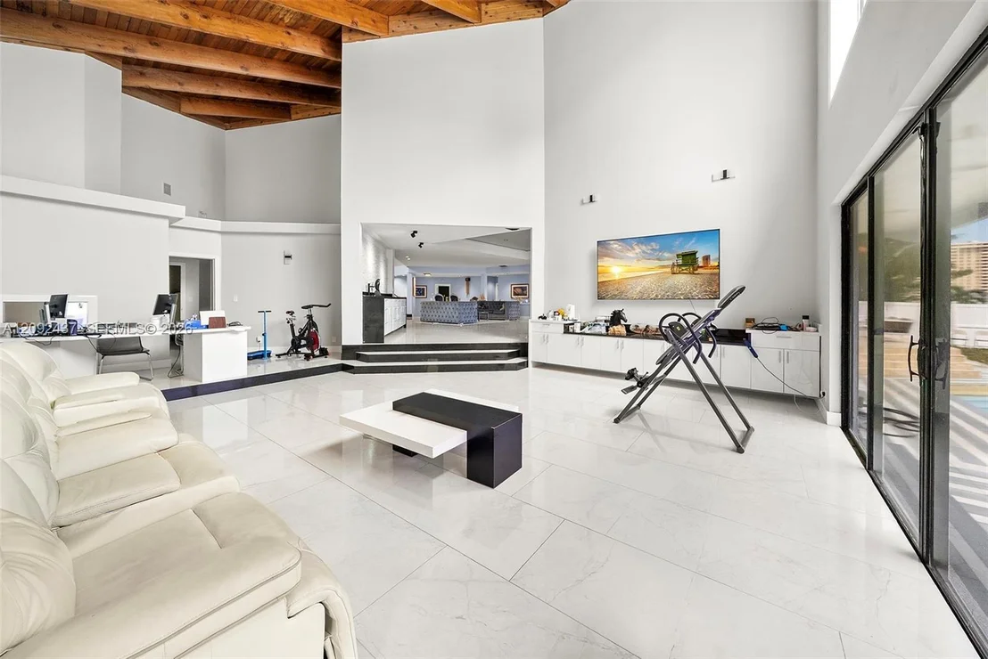 Photo of 507 Palm Dr