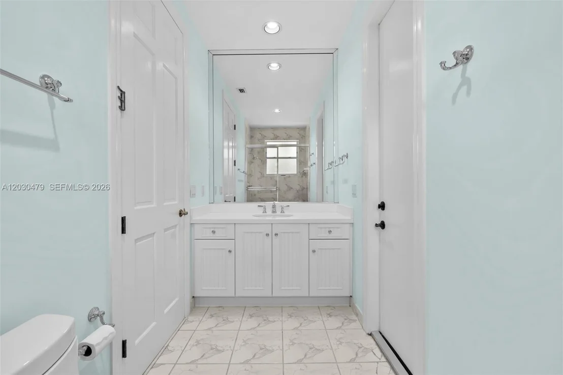 Photo of 6020 W Suburban Dr