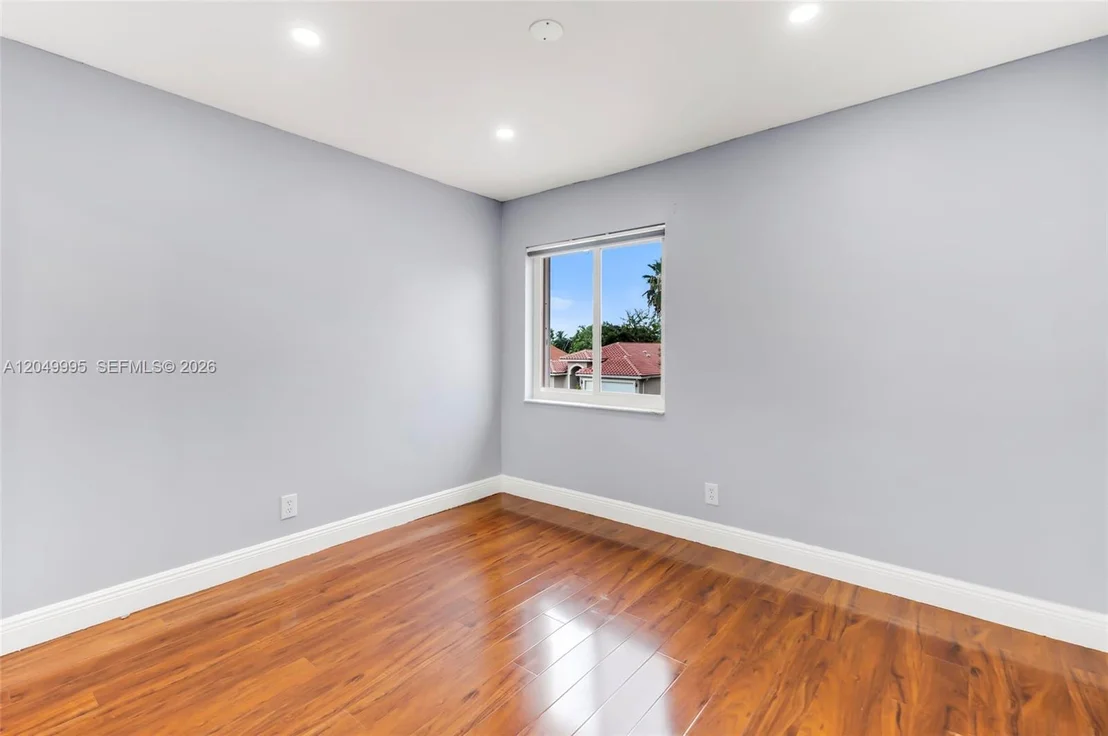 Photo of 7569 Parkside Ln