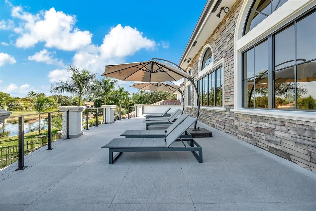 Photo of 2905 Paddock Rd