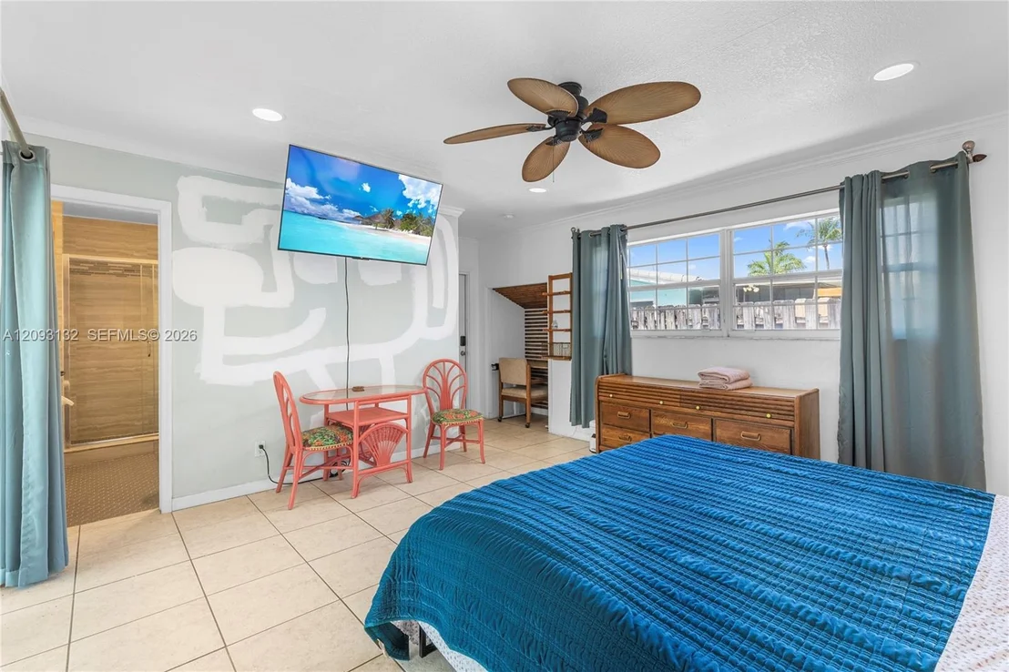 Photo of 809 SE 14th Dr
