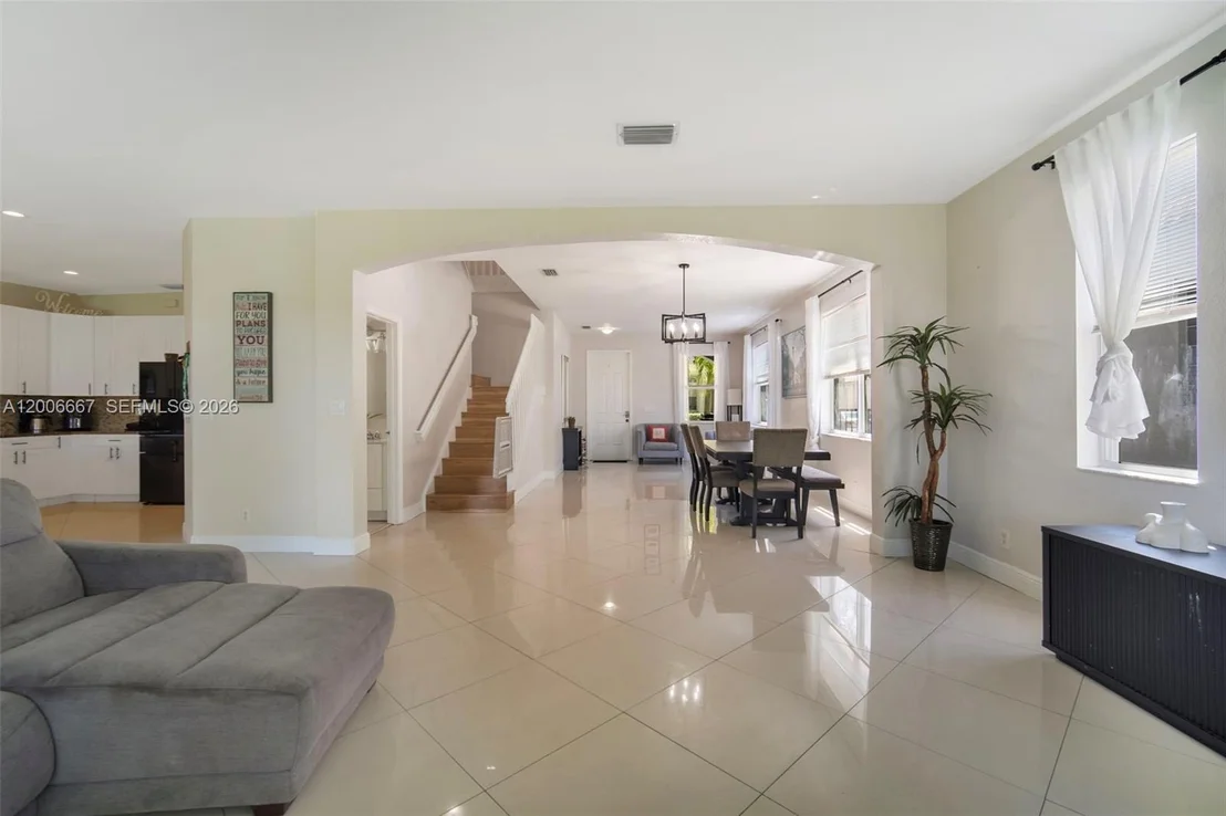 Photo of 1225 Rosegate Blvd