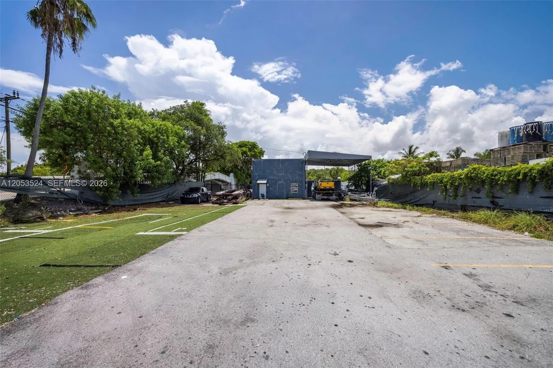 Photo of 700 NW 7th Ave