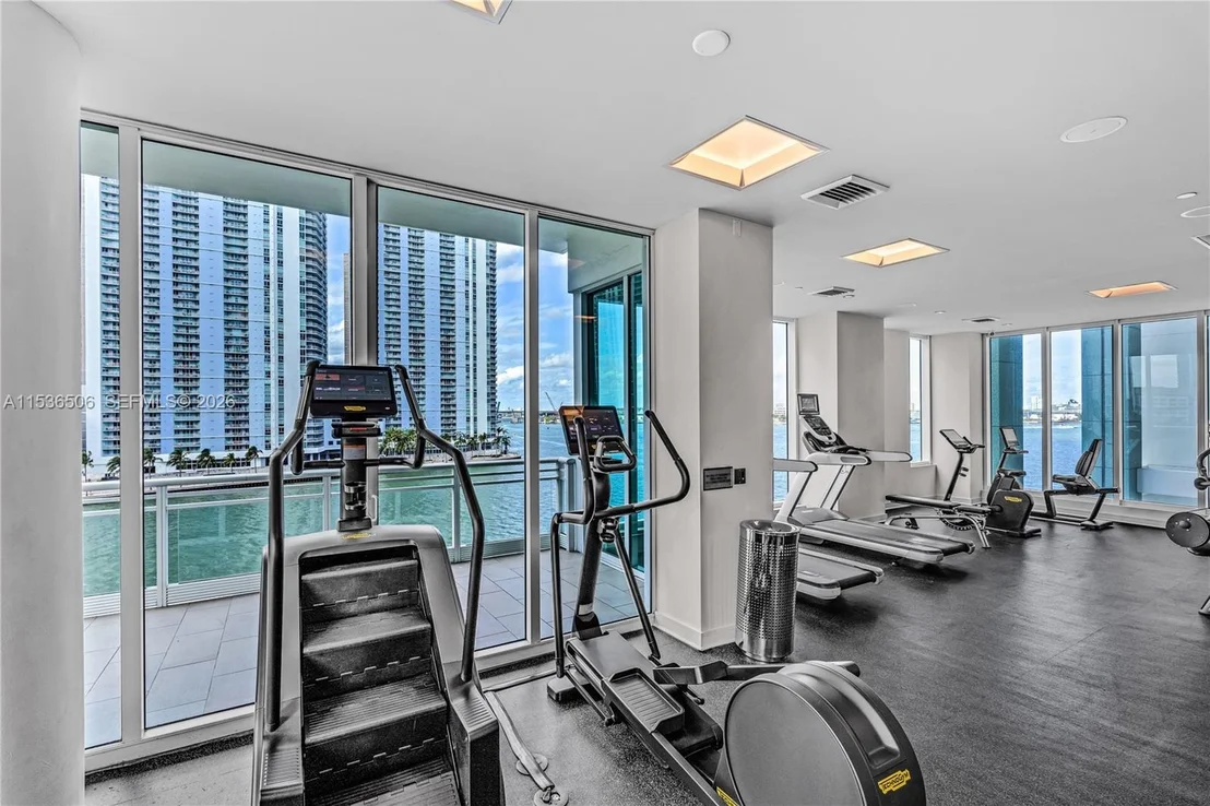 Photo of Unit 1002 at 900 Brickell Key Blvd