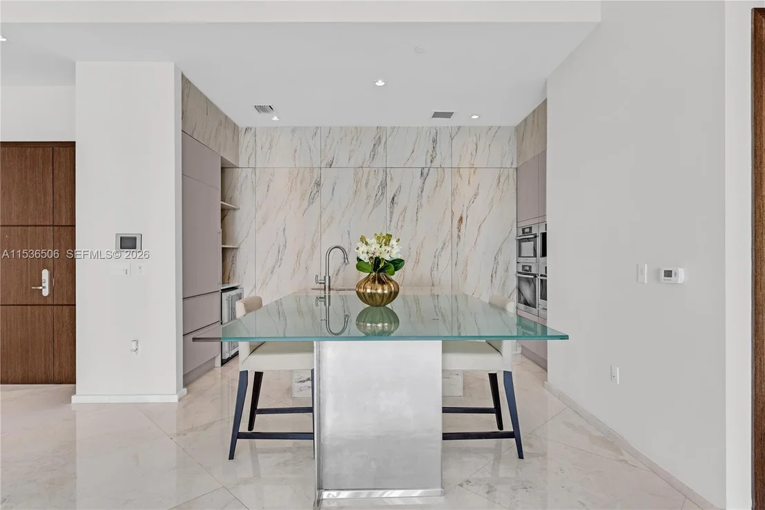 Photo of Unit 1002 at 900 Brickell Key Blvd