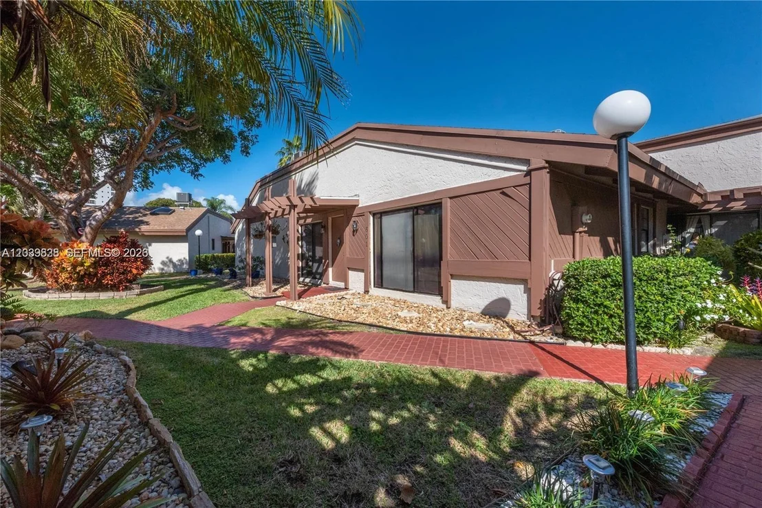 Photo of 601 Leslie Dr