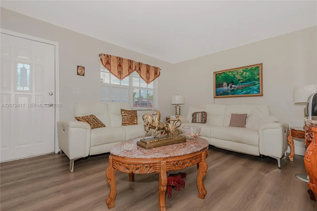 Photo of 395 W 39th Pl