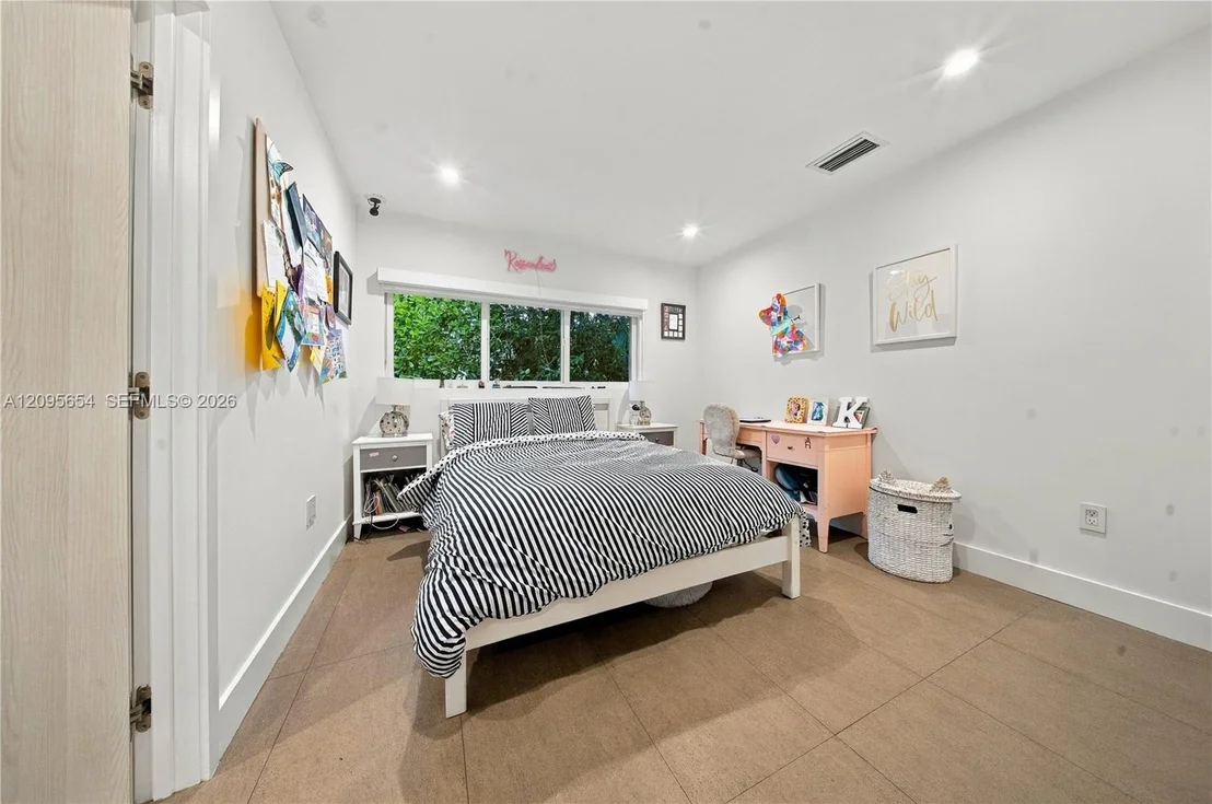 Photo of 3680 Battersea Rd