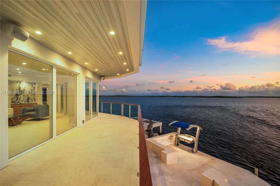 Photo of 180 Pompano Dr