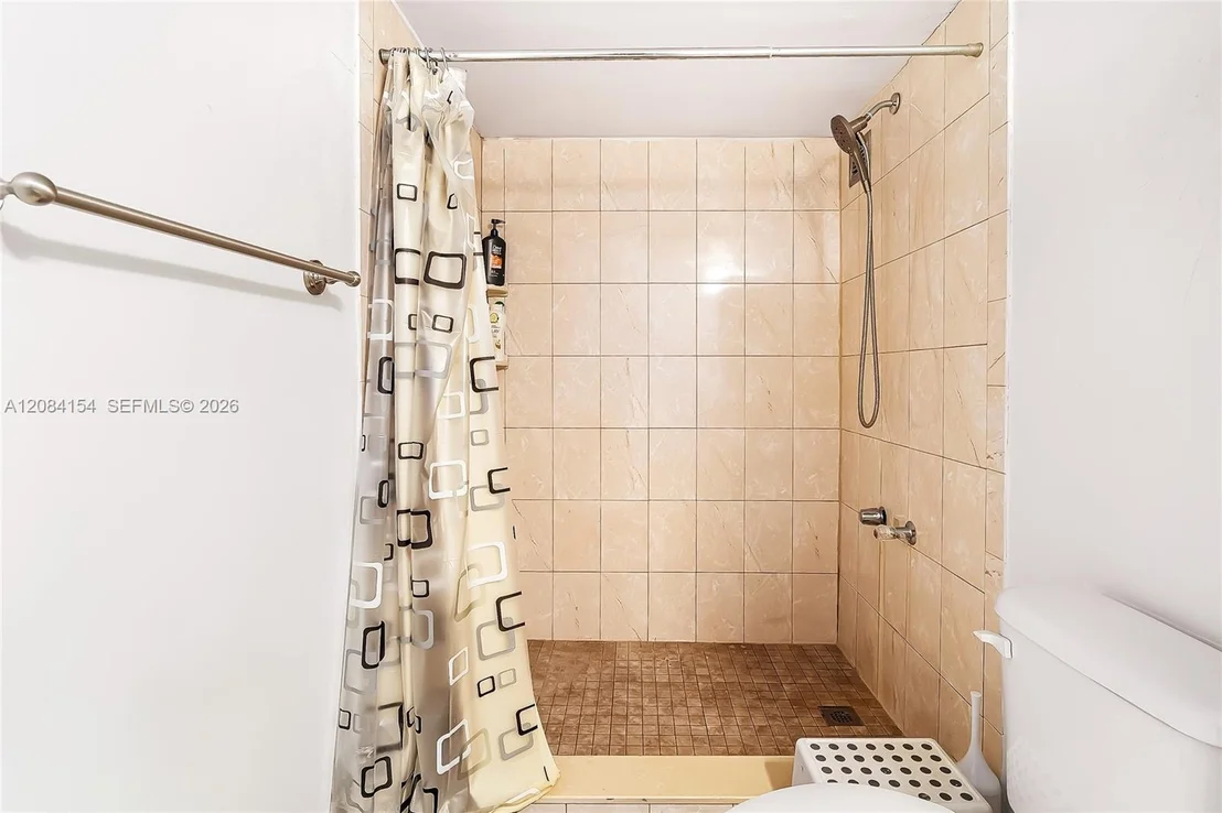 Photo of Unit 901 at 800 Parkview Dr