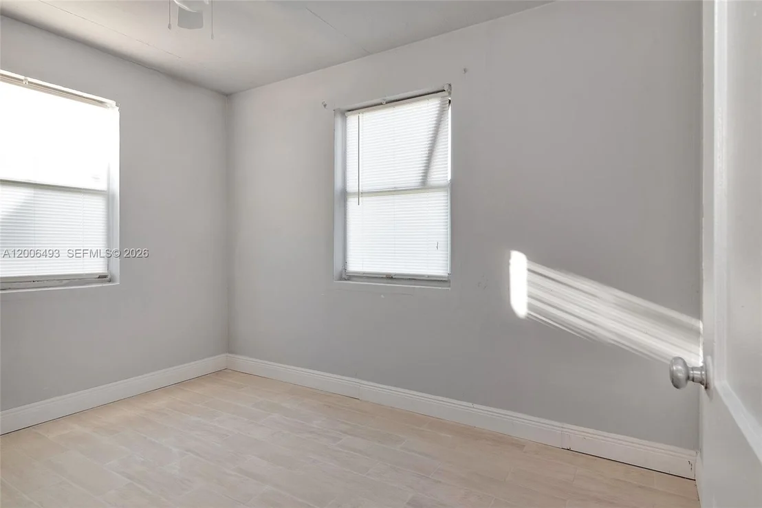 Photo of 562 W 4th St