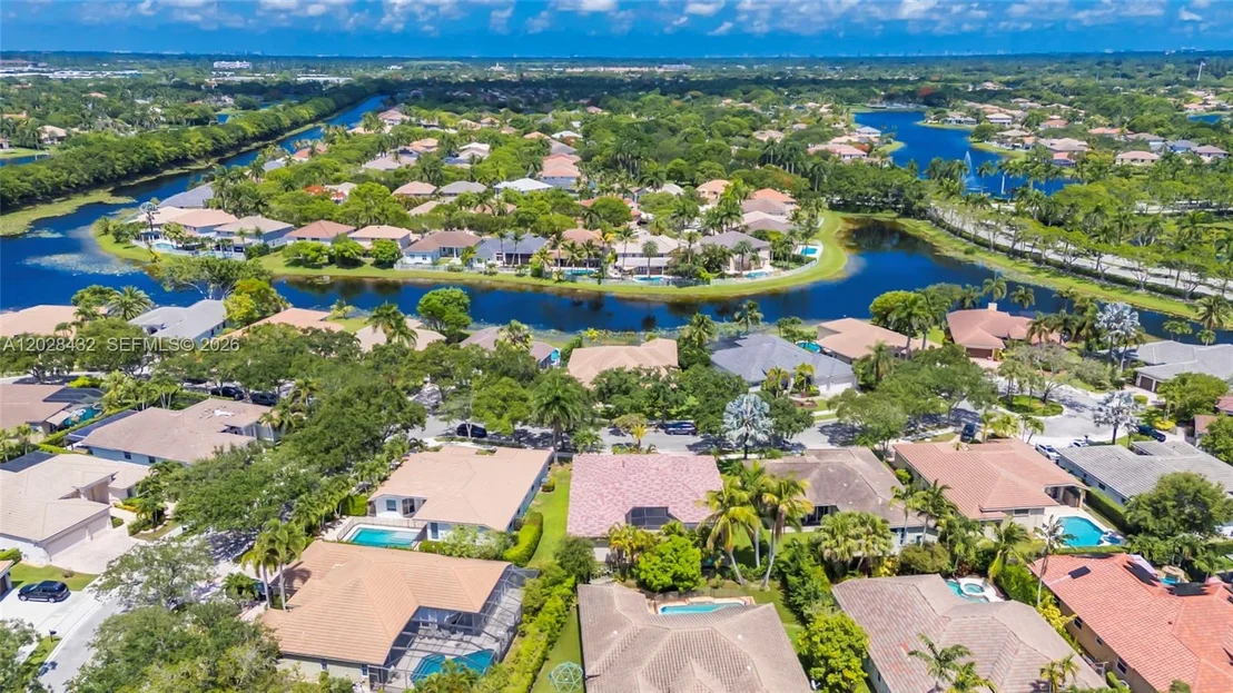 Photo of 3852 Oak Ridge Cir