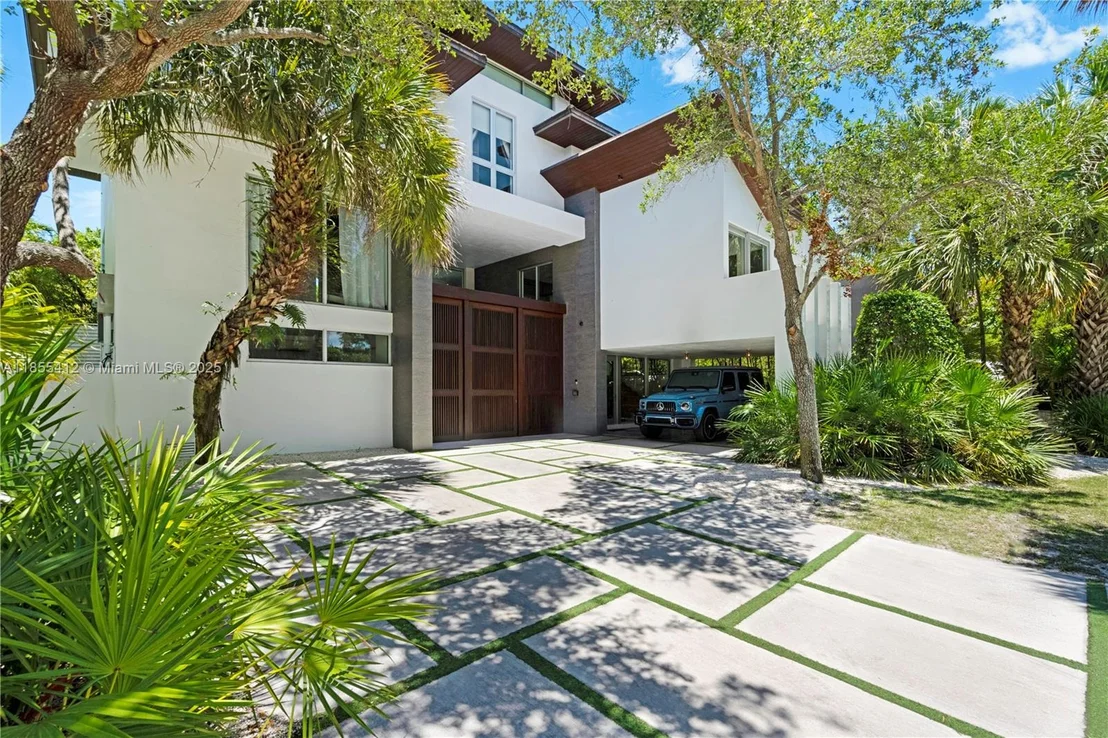 Photo of 545 SABAL PALM