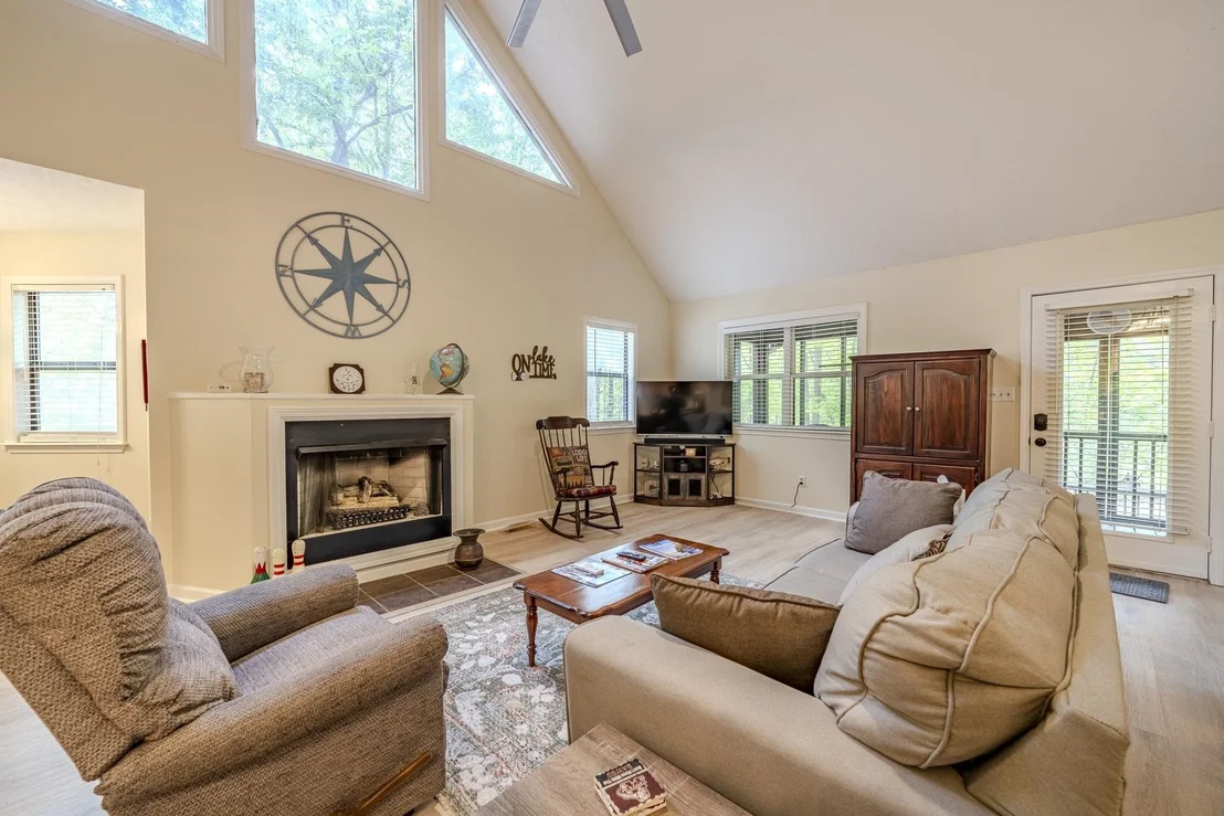 Photo of 325 MURRAY LN