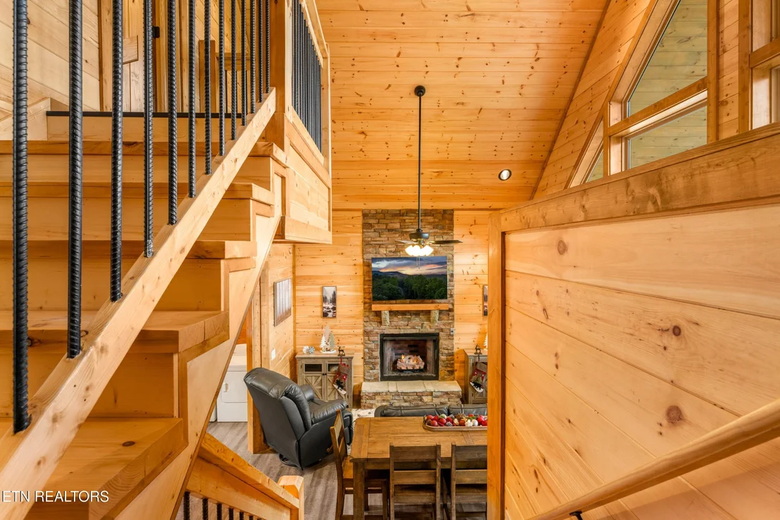 Photo of 804 Peak Loop Way