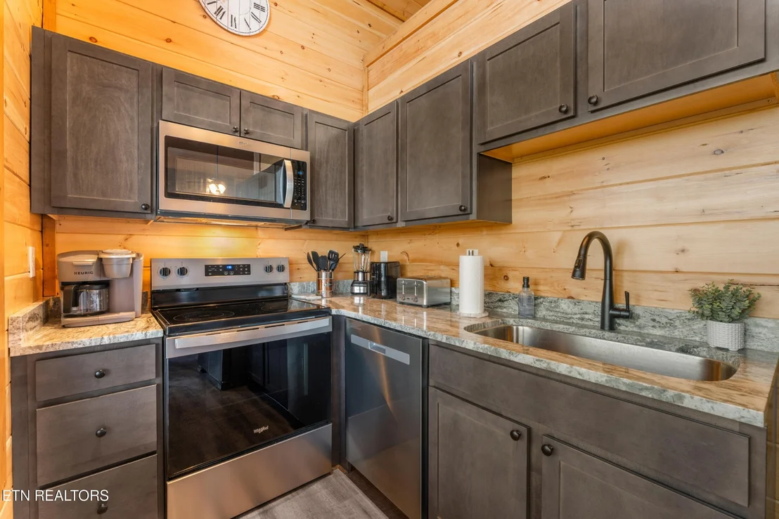 Photo of 804 Peak Loop Way