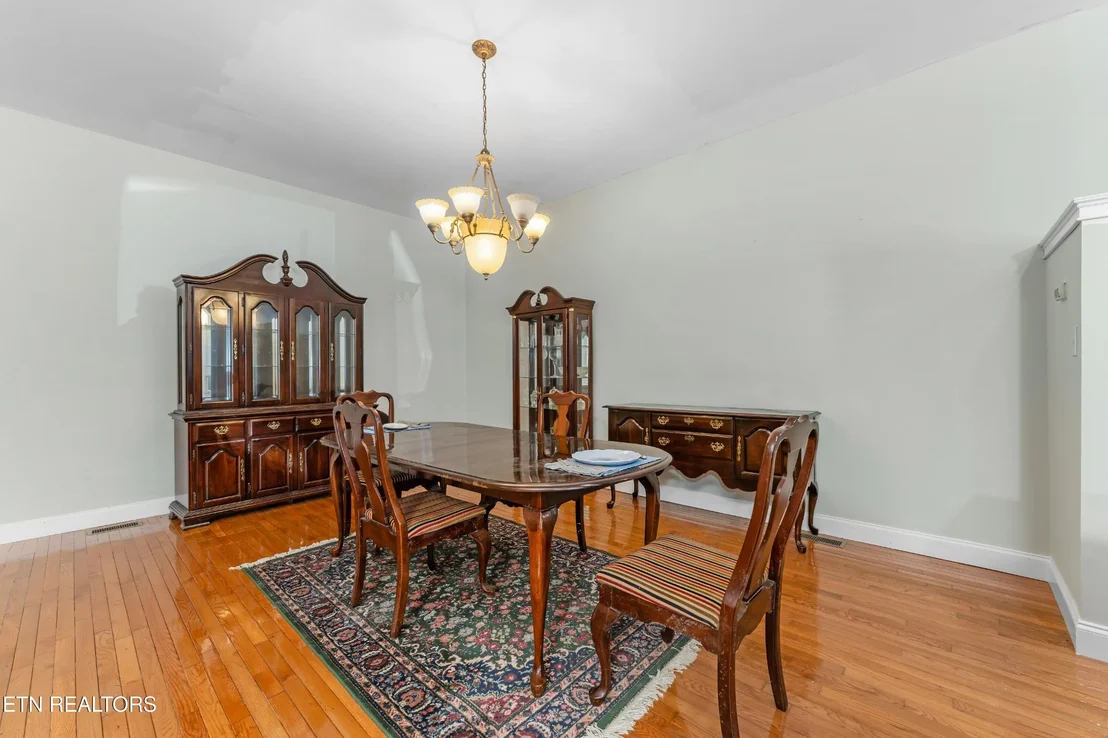 Photo of 702 Meadowview Drive
