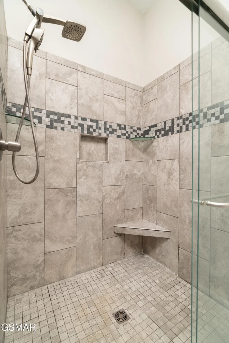 Photo of 884 River Cliff Drive